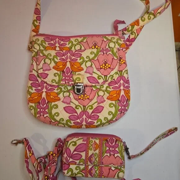 Vera Bradley Vibrant Pink & Orange Floral Quilted Crossbody Purse w/wallet - Picture 2 of 7